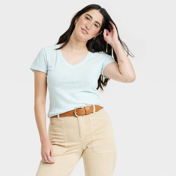🍁 Women's Slim Fit V-Neck T-Shirt - Universal Thread- Light Aqua Blue - Picture 1 of 2